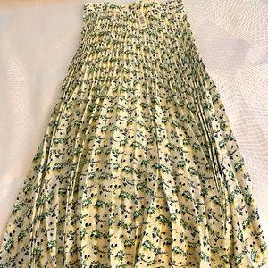 Midi pleated skirt NWT, XS